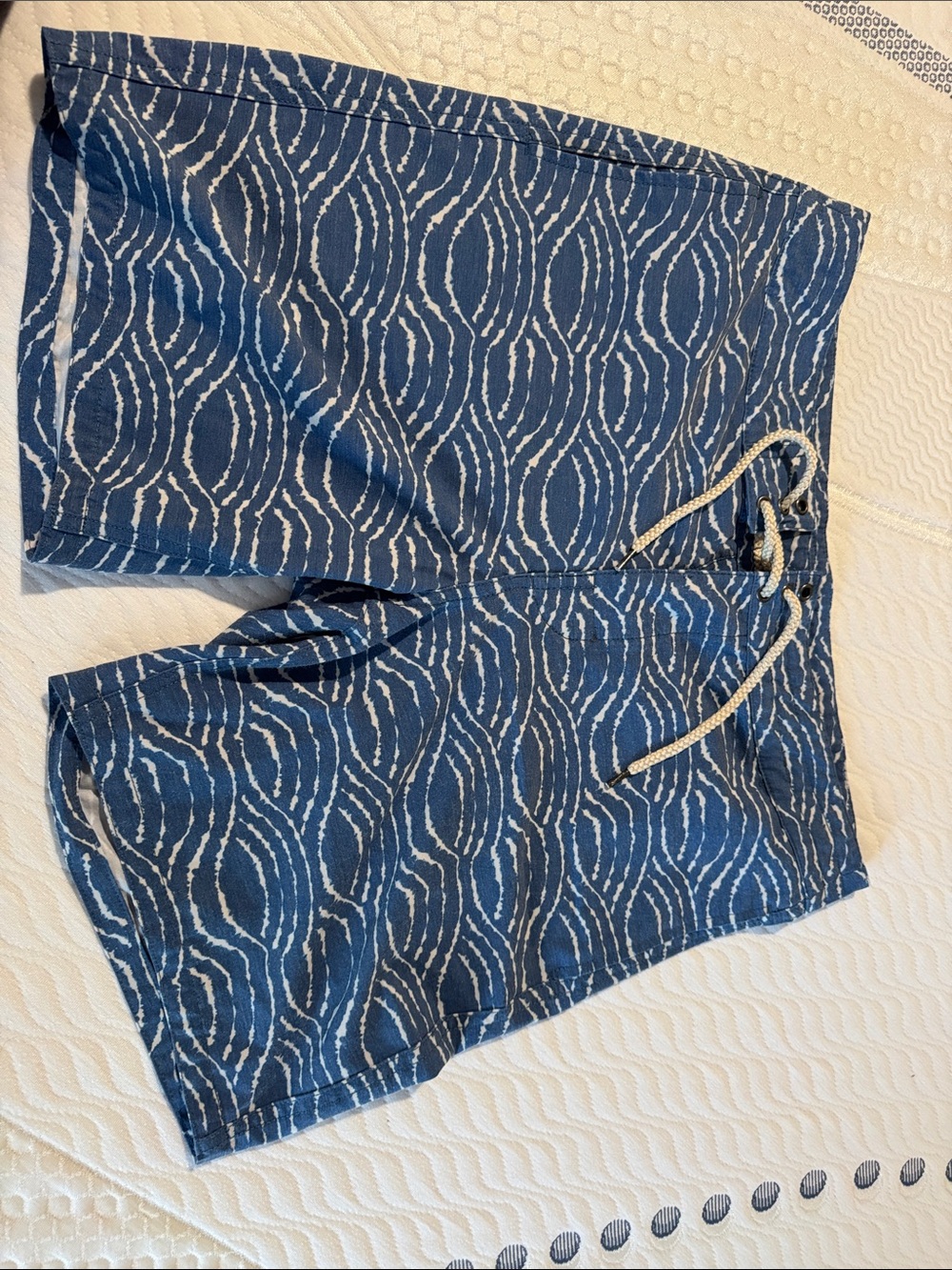 EUC Faherty Navy Blue Wave-Pattern Swim Hybrids